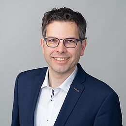 Dr. Uwe Hansmann